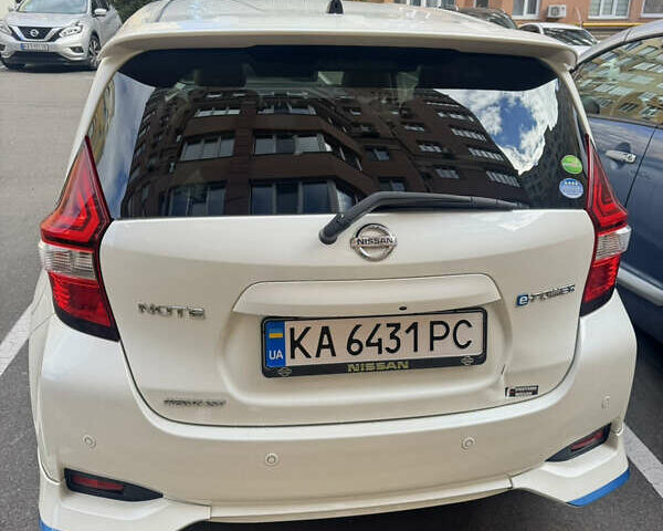 Белый Ниссан Ноут, объемом двигателя 1.2 л и пробегом 57 тыс. км за 12000 $, фото 4 на Automoto.ua