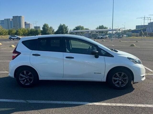 Білий Ніссан Ноут, об'ємом двигуна 1.2 л та пробігом 40 тис. км за 12200 $, фото 4 на Automoto.ua