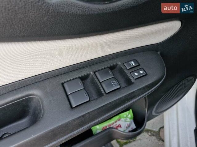 Белый Ниссан Ноут, объемом двигателя 1.2 л и пробегом 53 тыс. км за 11999 $, фото 12 на Automoto.ua