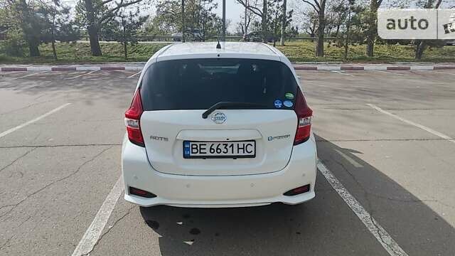 Белый Ниссан Ноут, объемом двигателя 1.2 л и пробегом 52 тыс. км за 11990 $, фото 2 на Automoto.ua