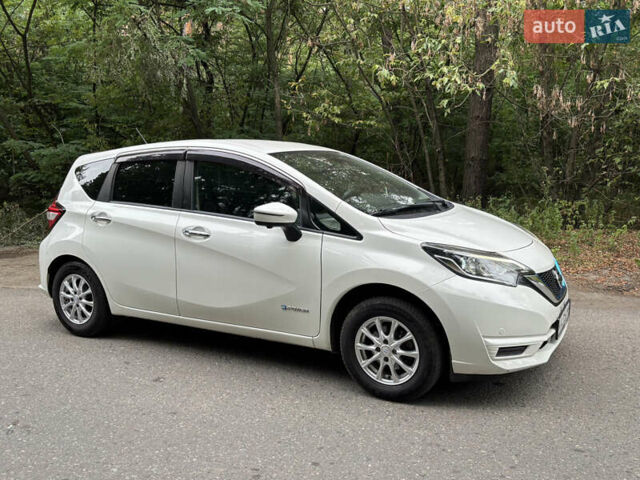 Белый Ниссан Ноут, объемом двигателя 1.2 л и пробегом 69 тыс. км за 11600 $, фото 5 на Automoto.ua