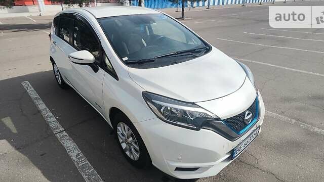 Белый Ниссан Ноут, объемом двигателя 1.2 л и пробегом 52 тыс. км за 11990 $, фото 7 на Automoto.ua