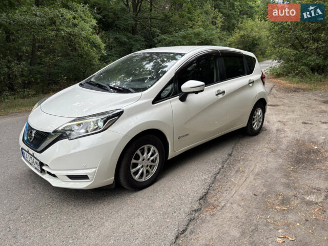 Білий Ніссан Ноут, об'ємом двигуна 1.2 л та пробігом 69 тис. км за 11600 $, фото 2 на Automoto.ua