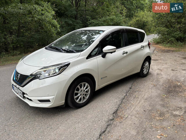 Белый Ниссан Ноут, объемом двигателя 1.2 л и пробегом 69 тыс. км за 11600 $, фото 2 на Automoto.ua
