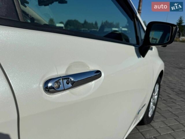 Білий Ніссан Ноут, об'ємом двигуна 1.2 л та пробігом 54 тис. км за 12900 $, фото 9 на Automoto.ua