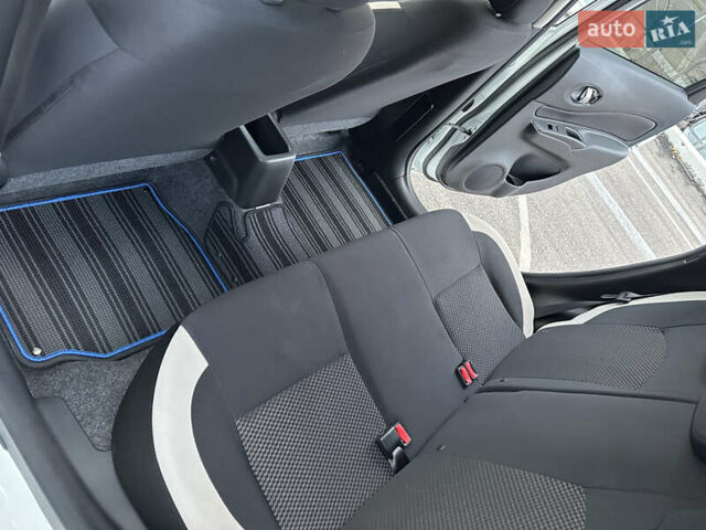 Белый Ниссан Ноут, объемом двигателя 1.2 л и пробегом 52 тыс. км за 12600 $, фото 11 на Automoto.ua