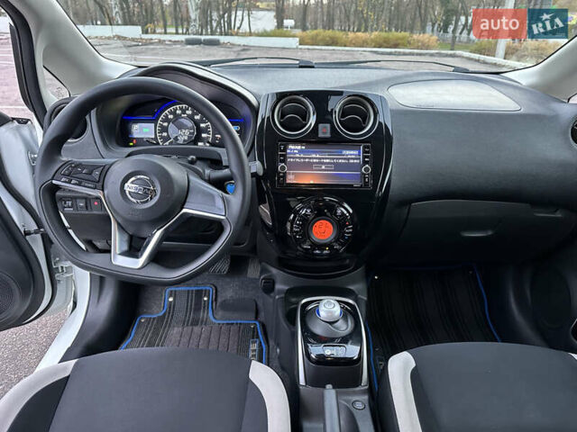 Белый Ниссан Ноут, объемом двигателя 1.2 л и пробегом 52 тыс. км за 12600 $, фото 5 на Automoto.ua