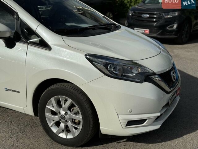 Белый Ниссан Ноут, объемом двигателя 1.2 л и пробегом 55 тыс. км за 12140 $, фото 3 на Automoto.ua