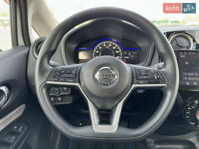 Белый Ниссан Ноут, объемом двигателя 1.2 л и пробегом 38 тыс. км за 12900 $, фото 39 на Automoto.ua