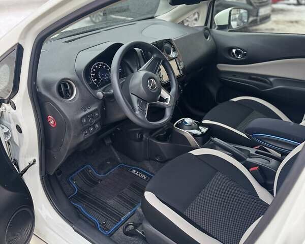 Білий Ніссан Ноут, об'ємом двигуна 1.2 л та пробігом 57 тис. км за 12900 $, фото 21 на Automoto.ua