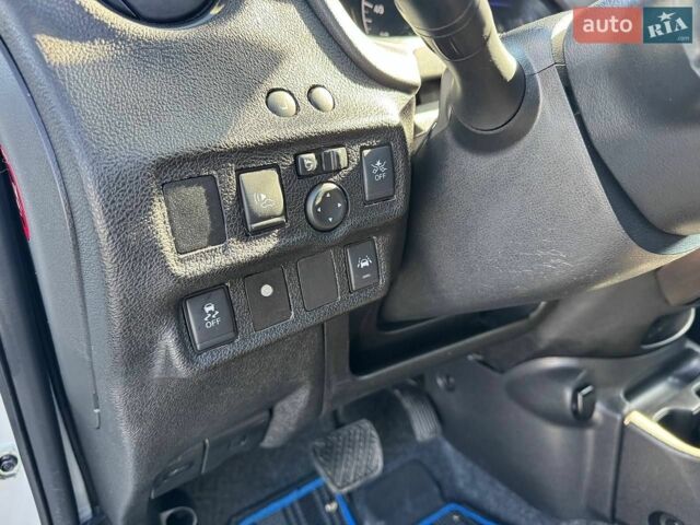 Білий Ніссан Ноут, об'ємом двигуна 1.2 л та пробігом 54 тис. км за 12900 $, фото 16 на Automoto.ua