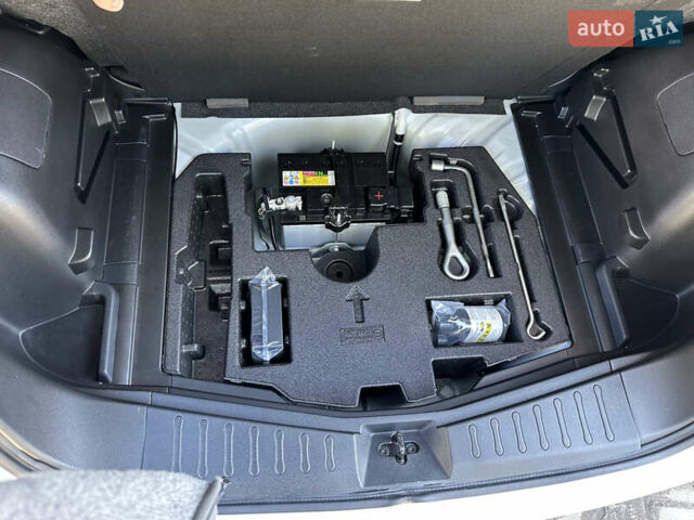 Белый Ниссан Ноут, объемом двигателя 1.2 л и пробегом 52 тыс. км за 12600 $, фото 36 на Automoto.ua