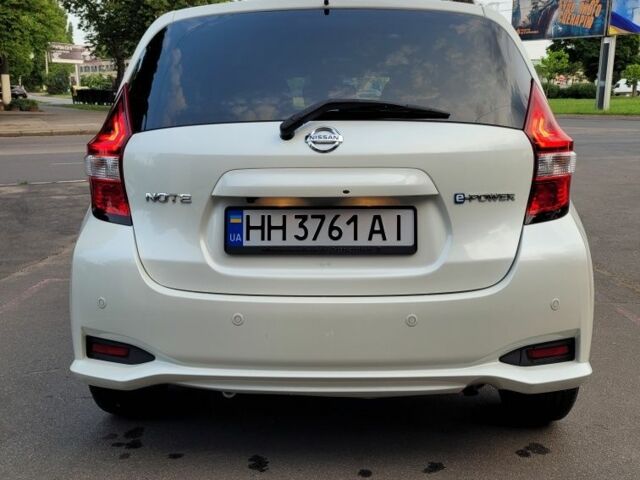 Білий Ніссан Ноут, об'ємом двигуна 1.2 л та пробігом 85 тис. км за 12650 $, фото 5 на Automoto.ua