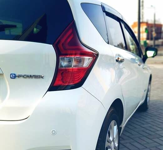 Белый Ниссан Ноут, объемом двигателя 1.2 л и пробегом 38 тыс. км за 12799 $, фото 5 на Automoto.ua