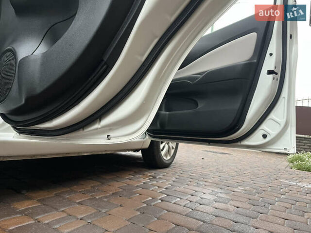 Білий Ніссан Ноут, об'ємом двигуна 1.2 л та пробігом 47 тис. км за 11999 $, фото 55 на Automoto.ua