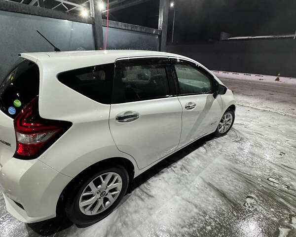 Білий Ніссан Ноут, об'ємом двигуна 1.2 л та пробігом 45 тис. км за 13800 $, фото 1 на Automoto.ua