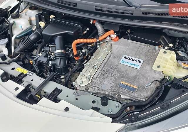 Белый Ниссан Ноут, объемом двигателя 1.2 л и пробегом 35 тыс. км за 13200 $, фото 16 на Automoto.ua