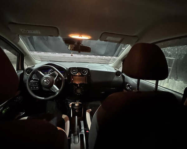 Білий Ніссан Ноут, об'ємом двигуна 1.2 л та пробігом 45 тис. км за 13800 $, фото 11 на Automoto.ua