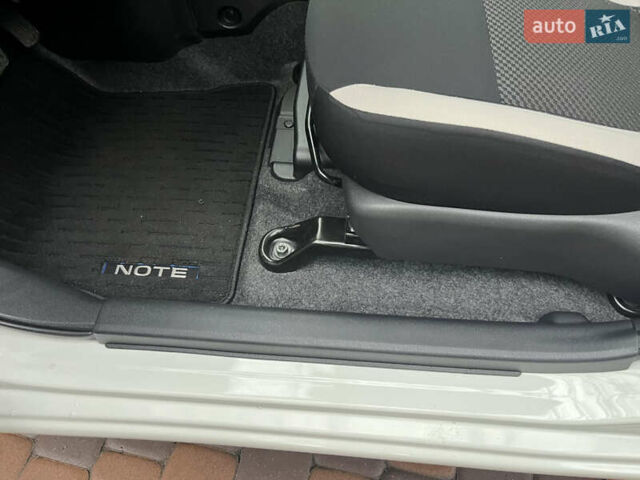 Білий Ніссан Ноут, об'ємом двигуна 1.2 л та пробігом 47 тис. км за 11999 $, фото 75 на Automoto.ua