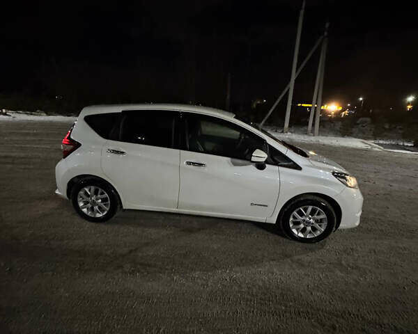 Білий Ніссан Ноут, об'ємом двигуна 1.2 л та пробігом 45 тис. км за 13800 $, фото 5 на Automoto.ua