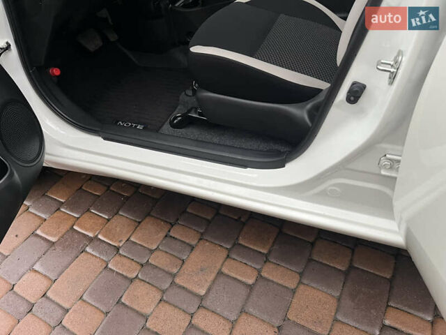 Білий Ніссан Ноут, об'ємом двигуна 1.2 л та пробігом 47 тис. км за 11999 $, фото 31 на Automoto.ua