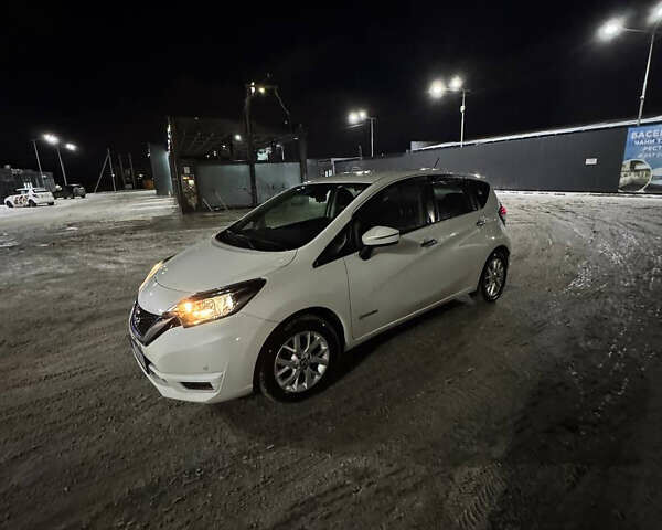 Білий Ніссан Ноут, об'ємом двигуна 1.2 л та пробігом 45 тис. км за 13800 $, фото 4 на Automoto.ua