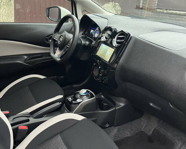 Білий Ніссан Ноут, об'ємом двигуна 1.2 л та пробігом 47 тис. км за 11999 $, фото 97 на Automoto.ua