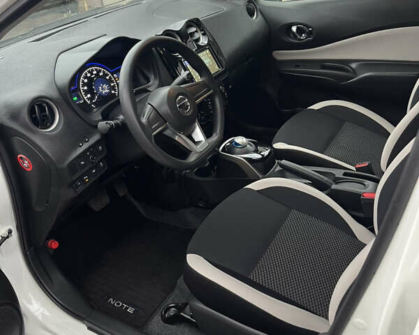 Білий Ніссан Ноут, об'ємом двигуна 1.2 л та пробігом 47 тис. км за 11999 $, фото 82 на Automoto.ua