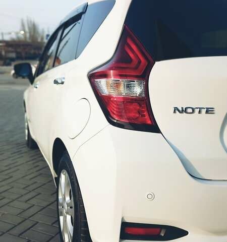 Белый Ниссан Ноут, объемом двигателя 1.2 л и пробегом 38 тыс. км за 12799 $, фото 3 на Automoto.ua