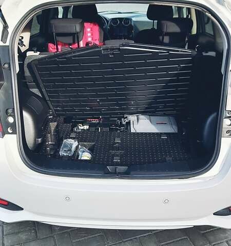 Білий Ніссан Ноут, об'ємом двигуна 1.2 л та пробігом 36 тис. км за 13200 $, фото 17 на Automoto.ua