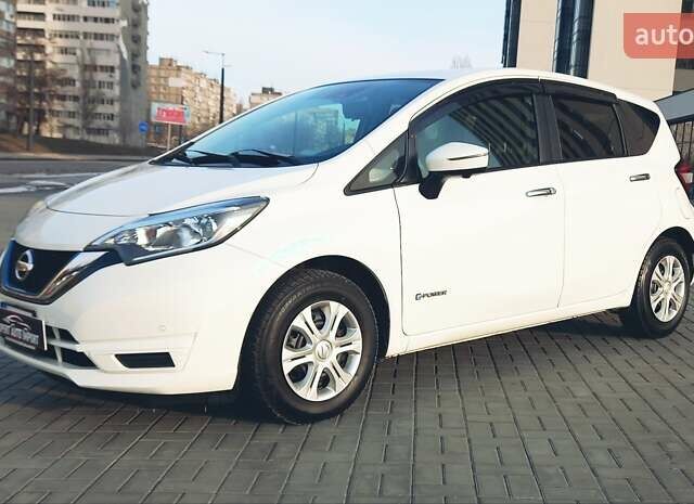 Белый Ниссан Ноут, объемом двигателя 1.2 л и пробегом 38 тыс. км за 12799 $, фото 2 на Automoto.ua