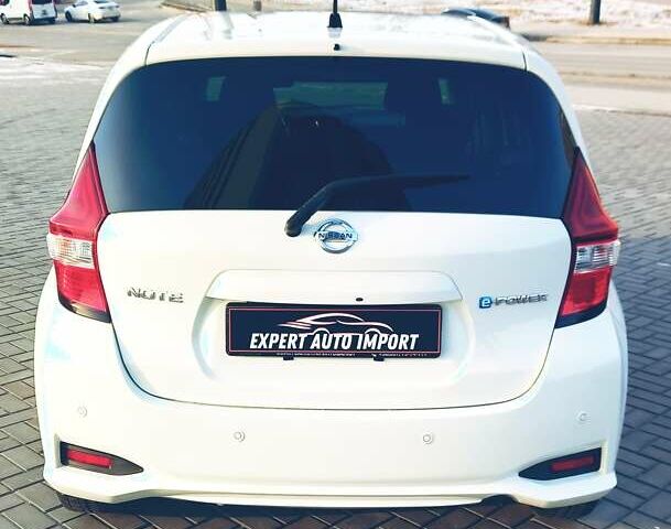 Белый Ниссан Ноут, объемом двигателя 1.2 л и пробегом 38 тыс. км за 12799 $, фото 4 на Automoto.ua