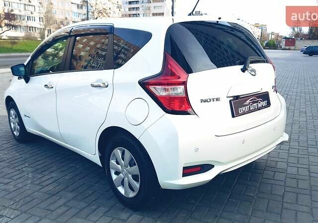 Білий Ніссан Ноут, об'ємом двигуна 1.2 л та пробігом 36 тис. км за 13200 $, фото 4 на Automoto.ua