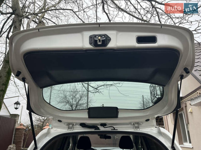 Білий Ніссан Ноут, об'ємом двигуна 1.2 л та пробігом 47 тис. км за 11999 $, фото 42 на Automoto.ua