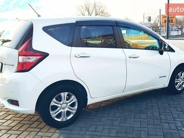 Белый Ниссан Ноут, объемом двигателя 1.2 л и пробегом 38 тыс. км за 12799 $, фото 6 на Automoto.ua