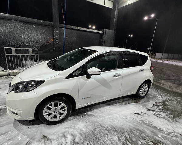 Білий Ніссан Ноут, об'ємом двигуна 1.2 л та пробігом 45 тис. км за 13800 $, фото 3 на Automoto.ua