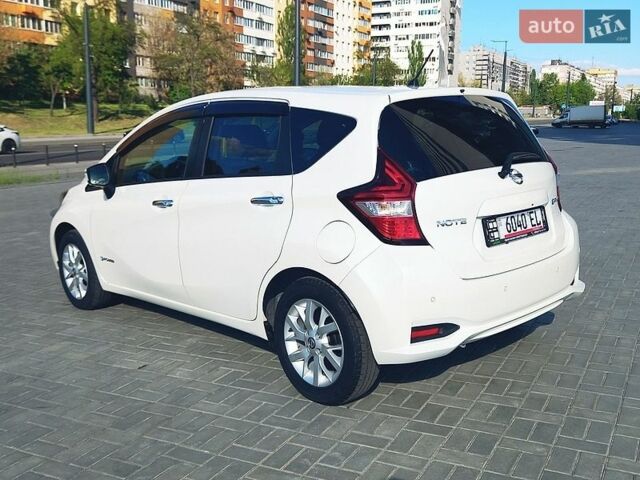 Белый Ниссан Ноут, объемом двигателя 1.2 л и пробегом 38 тыс. км за 12799 $, фото 4 на Automoto.ua