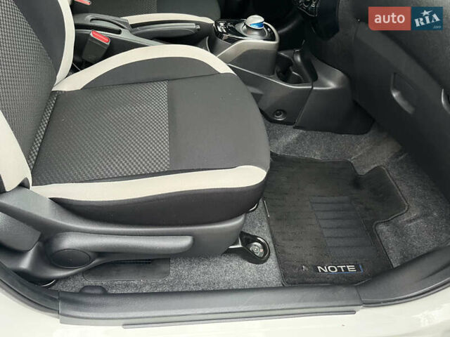 Білий Ніссан Ноут, об'ємом двигуна 1.2 л та пробігом 47 тис. км за 11999 $, фото 96 на Automoto.ua