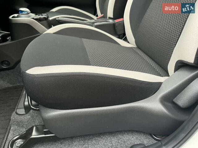 Білий Ніссан Ноут, об'ємом двигуна 1.2 л та пробігом 47 тис. км за 11999 $, фото 78 на Automoto.ua