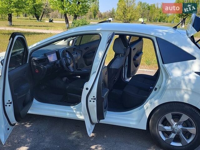 Белый Ниссан Ноут, объемом двигателя 1.2 л и пробегом 49 тыс. км за 18300 $, фото 8 на Automoto.ua