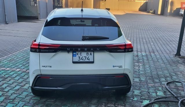 Белый Ниссан Ноут, объемом двигателя 1.2 л и пробегом 47 тыс. км за 19200 $, фото 4 на Automoto.ua