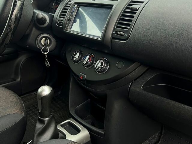 Білий Ніссан Ноут, об'ємом двигуна 1.5 л та пробігом 225 тис. км за 6100 $, фото 9 на Automoto.ua