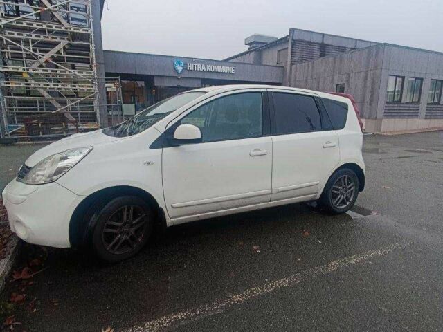 Белый Ниссан Ноут, объемом двигателя 1.6 л и пробегом 230 тыс. км за 4005 $, фото 1 на Automoto.ua