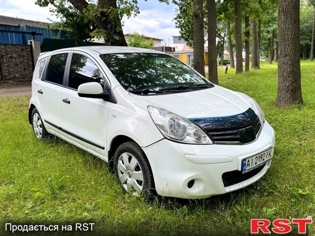 Белый Ниссан Ноут, объемом двигателя 1.4 л и пробегом 290 тыс. км за 3200 $, фото 2 на Automoto.ua