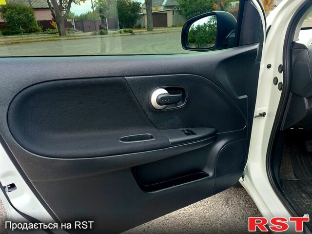 Білий Ніссан Ноут, об'ємом двигуна 1.4 л та пробігом 115 тис. км за 6500 $, фото 7 на Automoto.ua