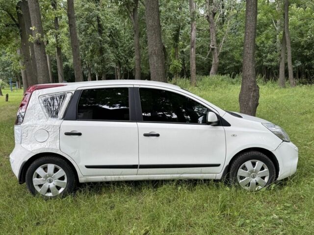 Білий Ніссан Ноут, об'ємом двигуна 1.4 л та пробігом 290 тис. км за 3198 $, фото 5 на Automoto.ua