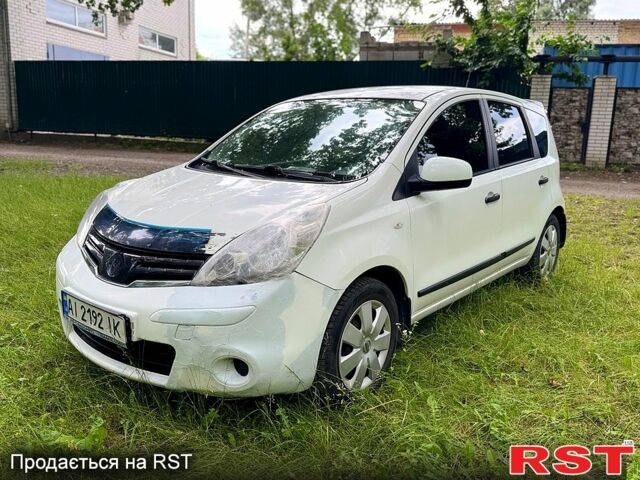 Белый Ниссан Ноут, объемом двигателя 1.4 л и пробегом 290 тыс. км за 3200 $, фото 3 на Automoto.ua