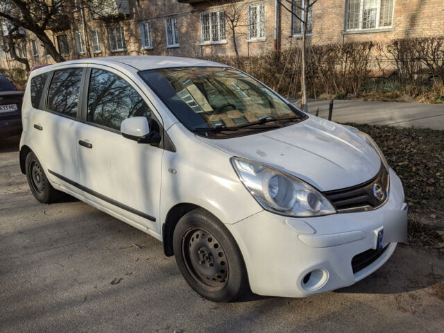 Білий Ніссан Ноут, об'ємом двигуна 1.4 л та пробігом 132 тис. км за 6800 $, фото 3 на Automoto.ua
