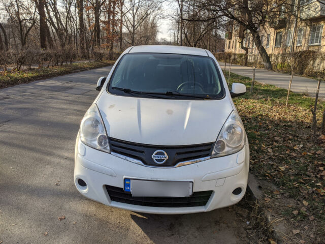 Білий Ніссан Ноут, об'ємом двигуна 1.4 л та пробігом 132 тис. км за 6800 $, фото 2 на Automoto.ua