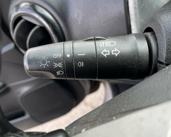 Бежевий Ніссан Ноут, об'ємом двигуна 1.4 л та пробігом 220 тис. км за 4500 $, фото 13 на Automoto.ua